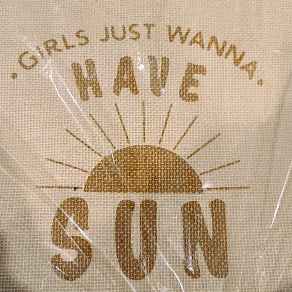 Fun in Sun Tote - Picture 6 of 11